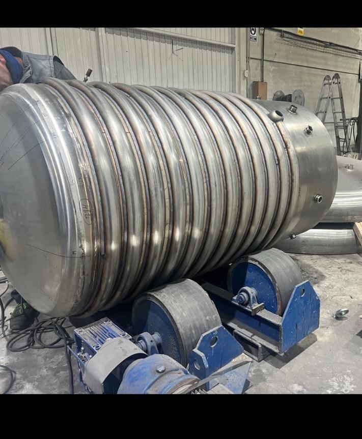 Depósito de inoxidable en fabricación